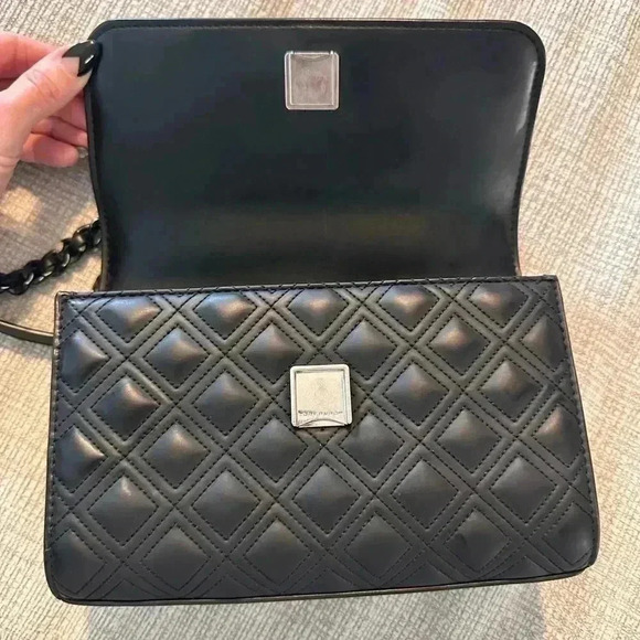 Tory Burch Fleming Matte Small Convertible Shoulder Bag

Style #82562 - Picture 4 of 9